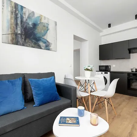 Cozy In Center By Renters Apartament *