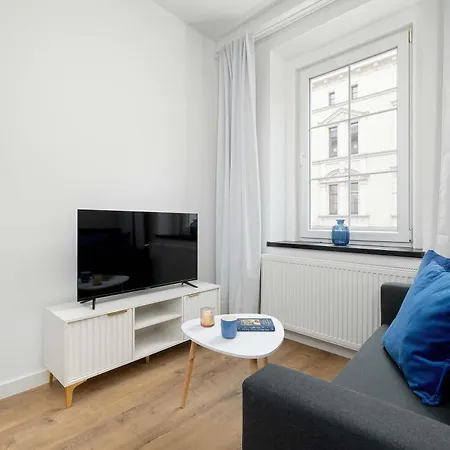 Cozy In Center By Renters Apartament *
