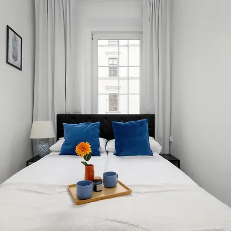 Cozy In Center By Renters Apartament *