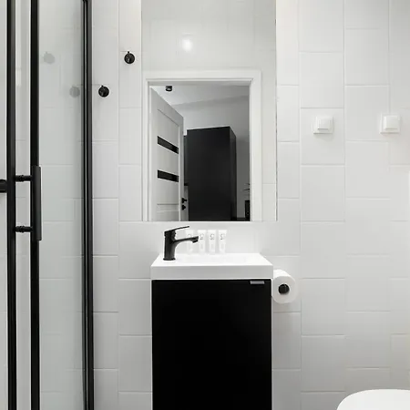 Cozy In Center By Renters Apartament *